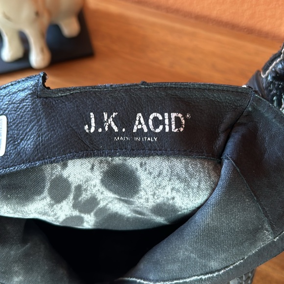 Italian Black patent leather boots - Picture 4 of 8